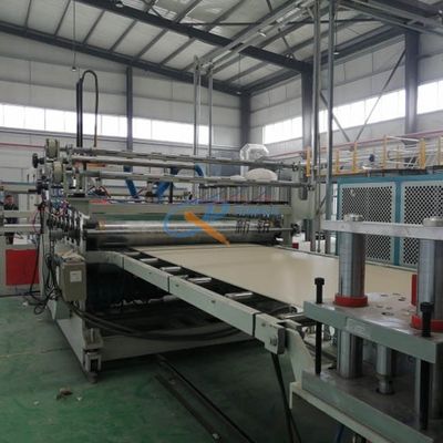 Panneau de PVC d'OIN 2440mm 0.8g/Cm3 WPC faisant la machine