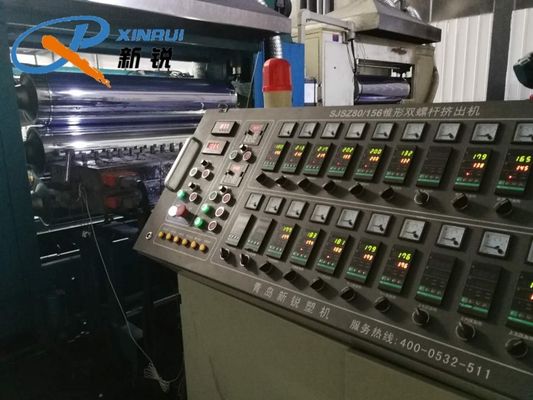 Double panneau de PVC de la largeur 1220mm de vis faisant la machine pour le panneau de meubles