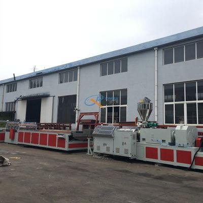 Chaîne de production composée en plastique de panneau de porte de PVC en bois imperméable