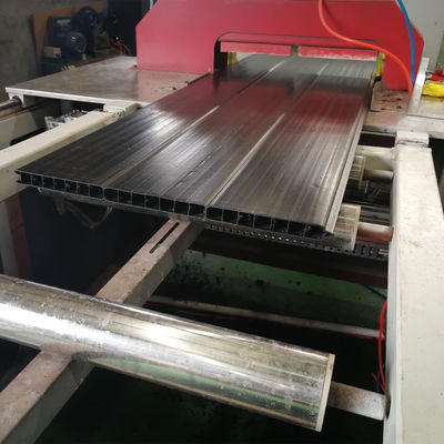 Machine en plastique de profil de panneau creux de la CE 1m pp