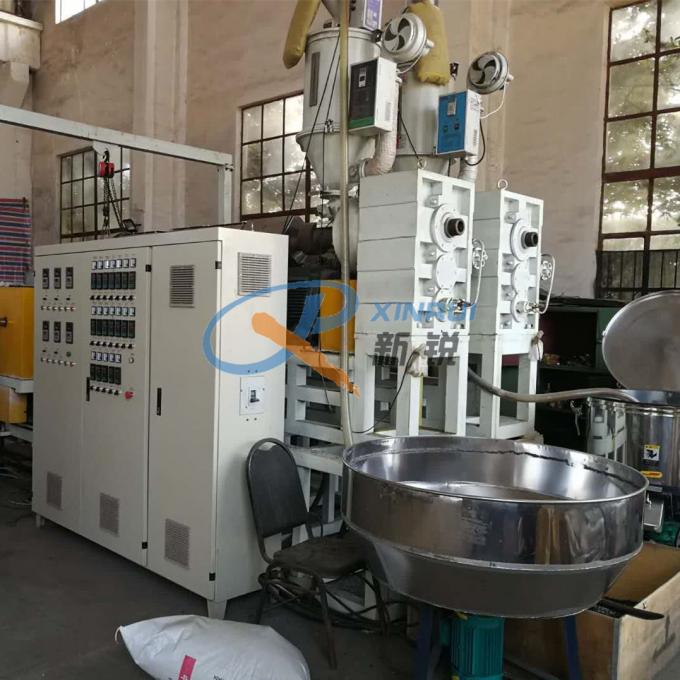 Le CE a approuvé le plancher artificiel Mat Making Machine d'herbe de PE en plastique de HDPE de LDPE